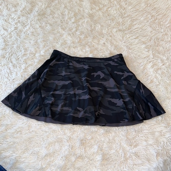 Athleta Match Point printed black camo Skort 13.5” Small - Picture 3 of 12